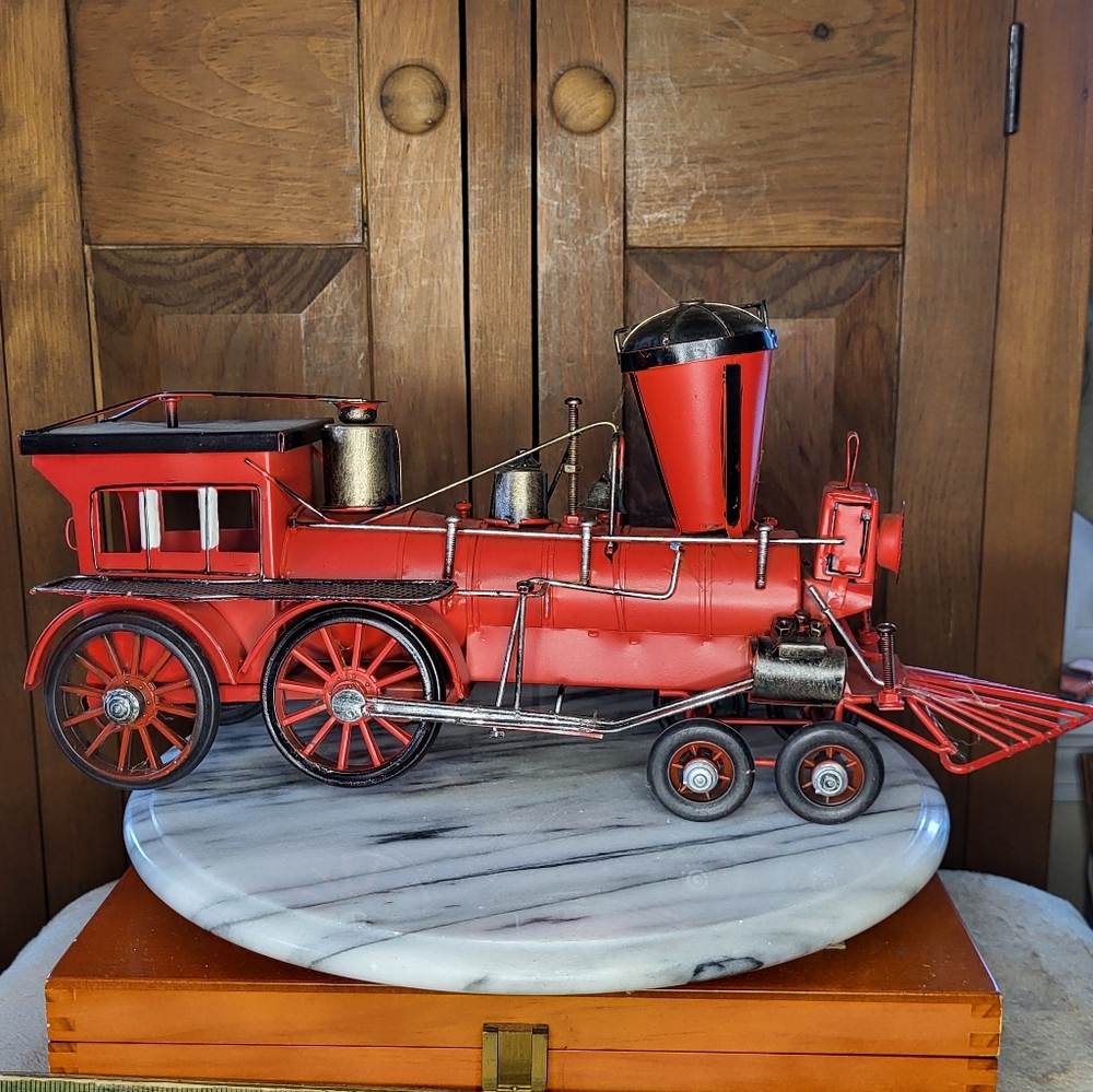 Red Model Train Decor - Picture 13 of 13